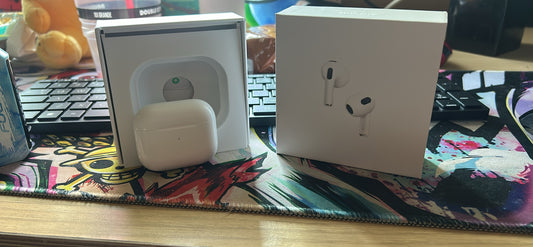 Apple AirPods Pro (3rd Generation) Wireless Bluetooth Earbuds - USB-C Charging Case - White - Excellent Condition